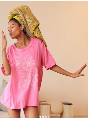 aerie neon Pink Statue of Liberty Graphic Oversized Tee large Keith Haring LGBTQ